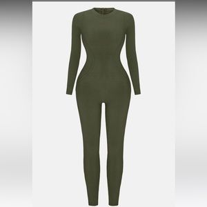 Fashion nova snatched jumpsuit- L
